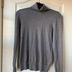 🌹Ann Taylor Gray Fitted Turtleneck